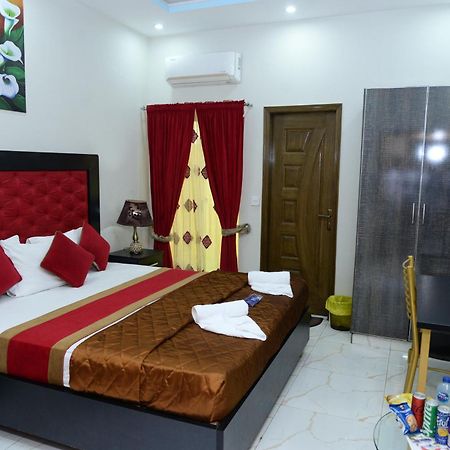 Hotel Deluxe Λαχόρη Εξωτερικό φωτογραφία
