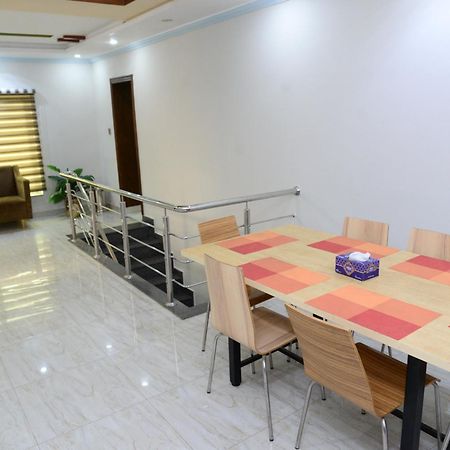 Hotel Deluxe Λαχόρη Εξωτερικό φωτογραφία