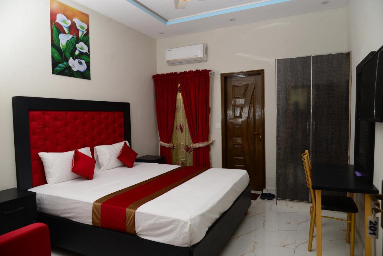 Hotel Deluxe Λαχόρη Εξωτερικό φωτογραφία
