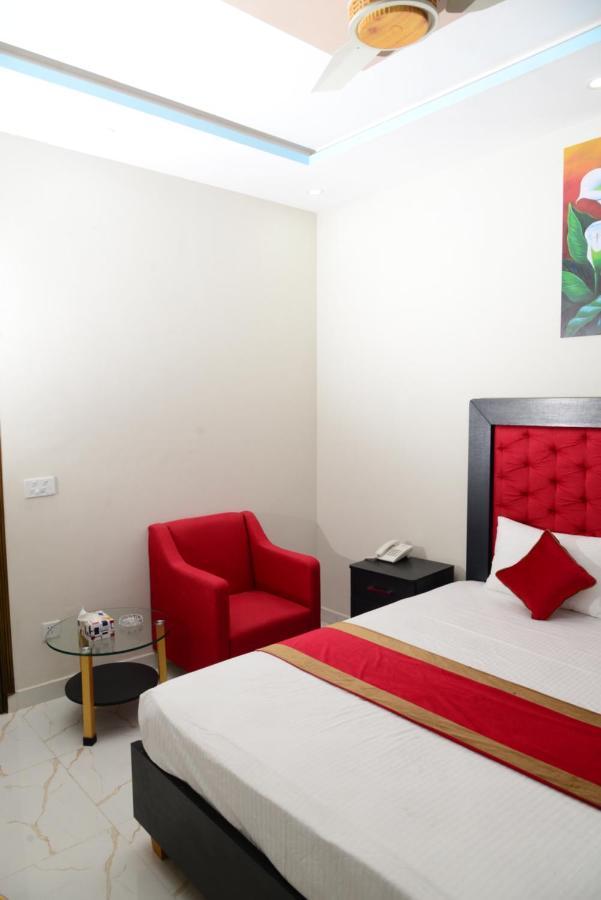 Hotel Deluxe Λαχόρη Εξωτερικό φωτογραφία