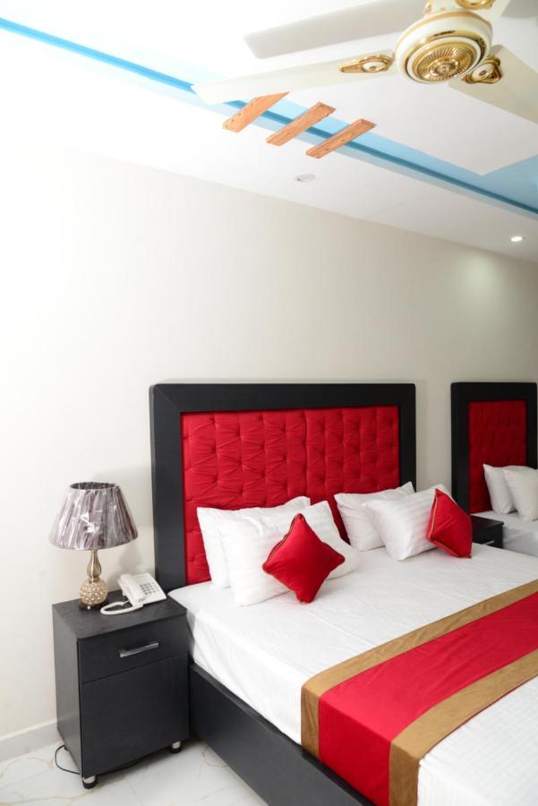 Hotel Deluxe Λαχόρη Εξωτερικό φωτογραφία