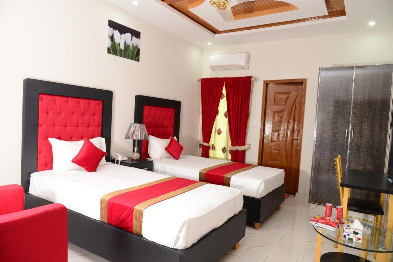 Hotel Deluxe Λαχόρη Εξωτερικό φωτογραφία