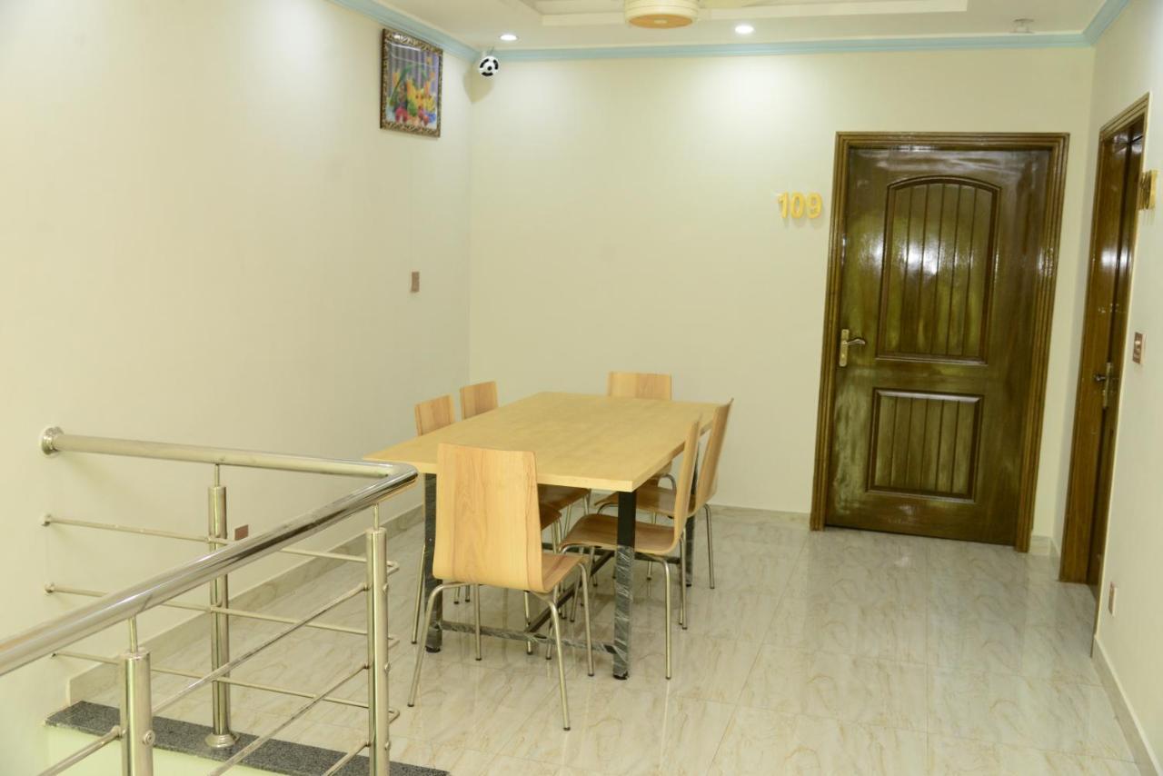 Hotel Deluxe Λαχόρη Εξωτερικό φωτογραφία