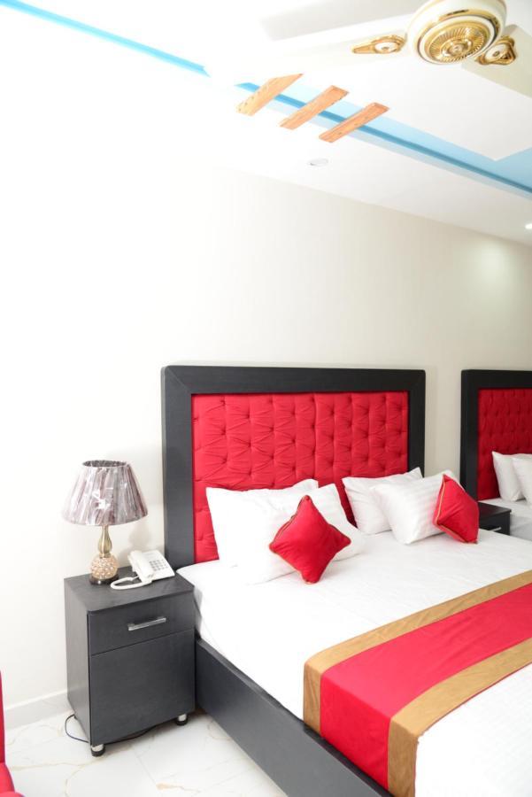 Hotel Deluxe Λαχόρη Εξωτερικό φωτογραφία