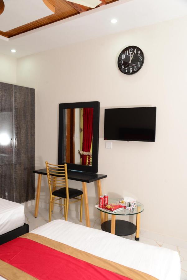 Hotel Deluxe Λαχόρη Εξωτερικό φωτογραφία