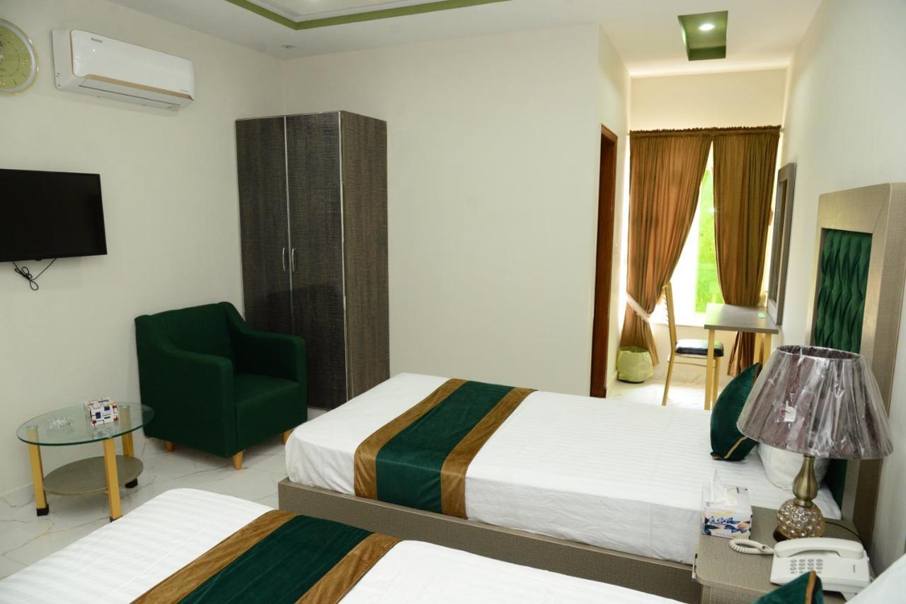 Hotel Deluxe Λαχόρη Εξωτερικό φωτογραφία