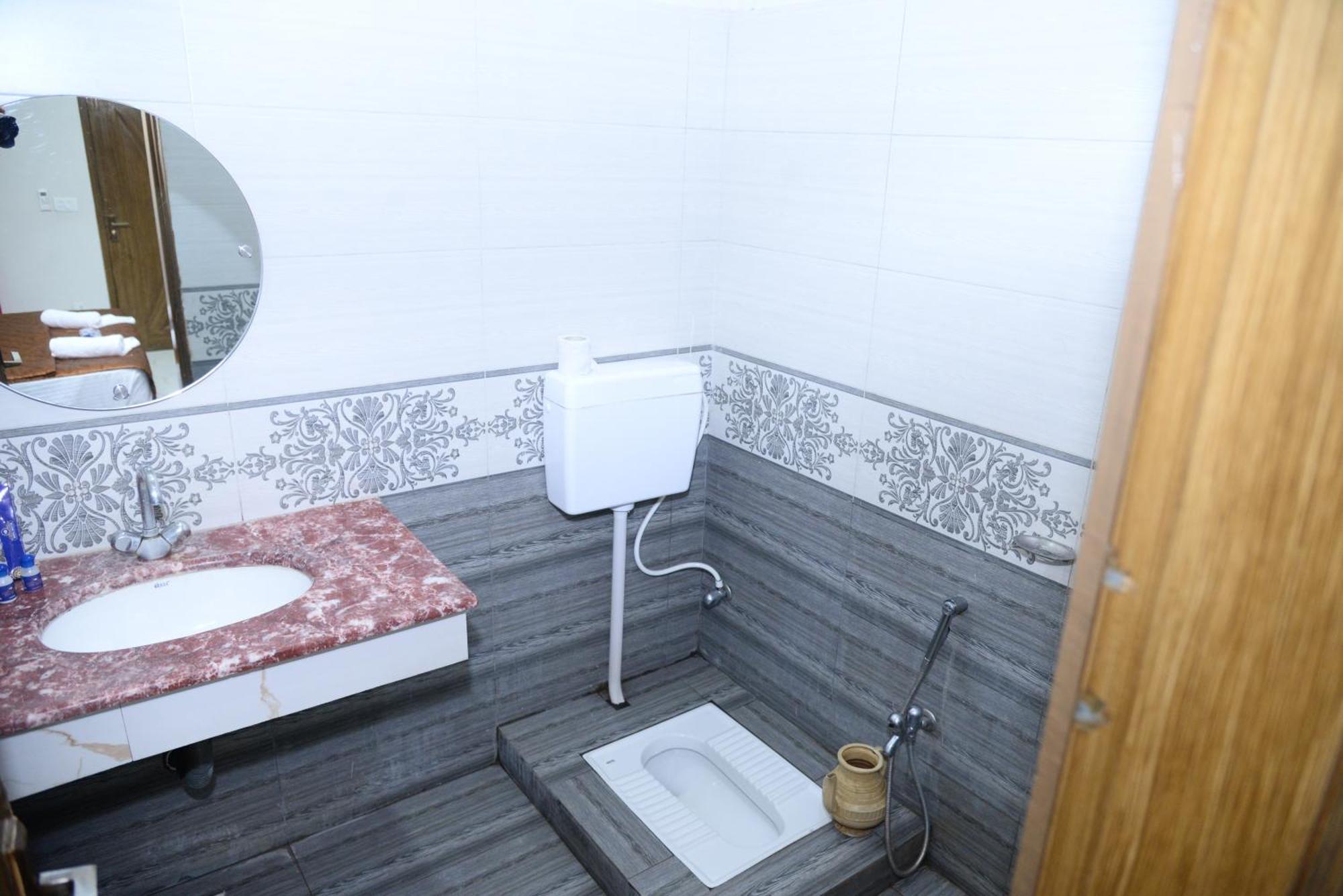 Hotel Deluxe Λαχόρη Εξωτερικό φωτογραφία