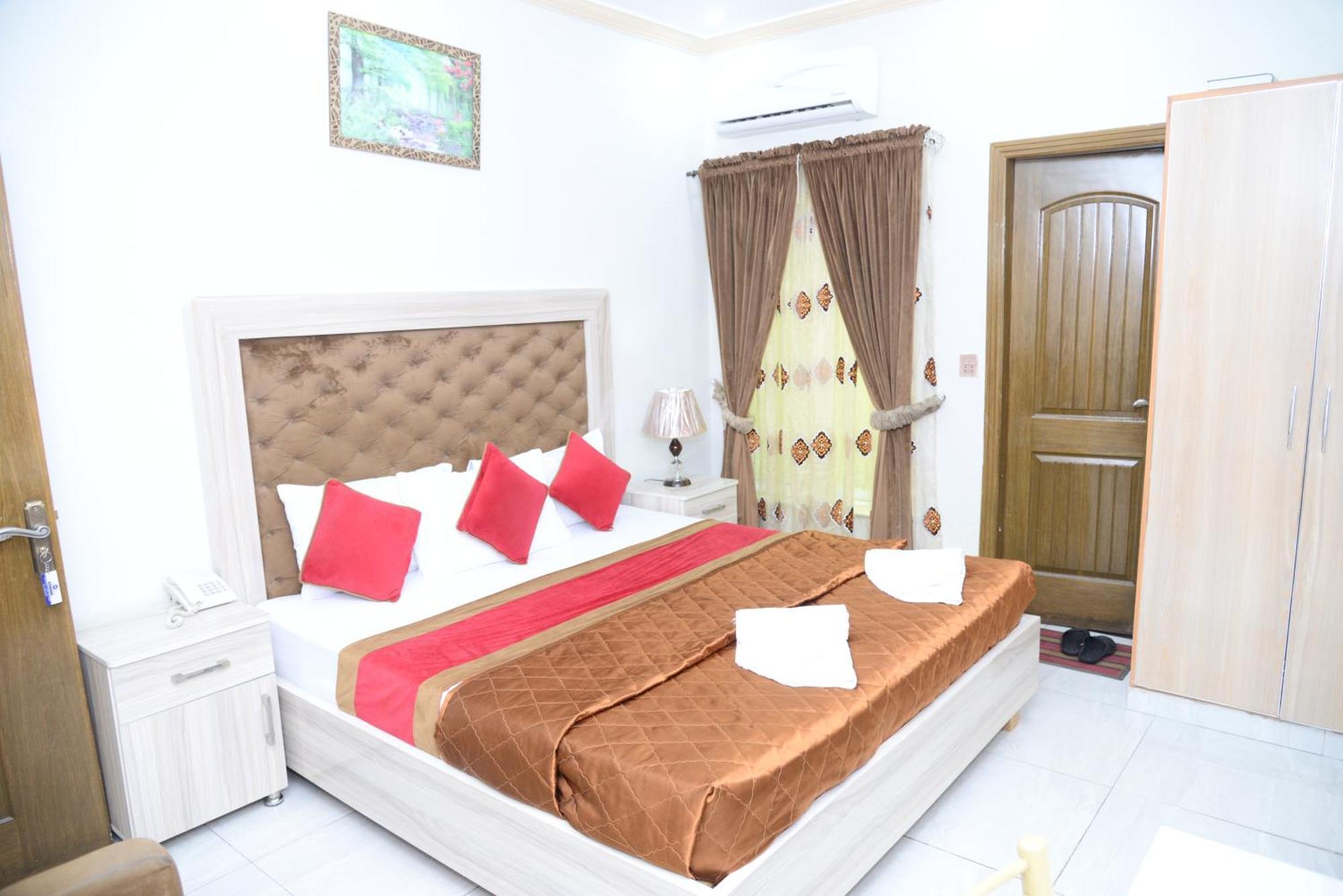 Hotel Deluxe Λαχόρη Εξωτερικό φωτογραφία