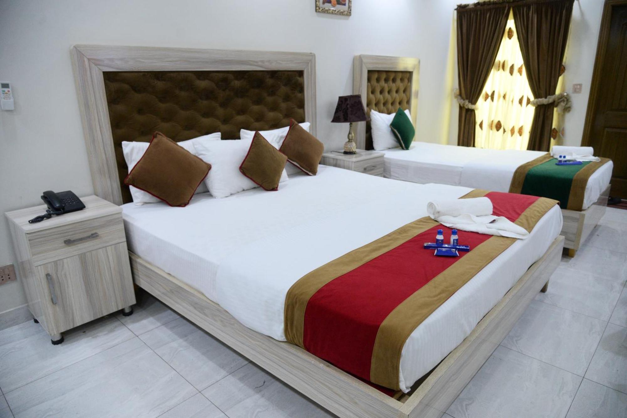 Hotel Deluxe Λαχόρη Εξωτερικό φωτογραφία