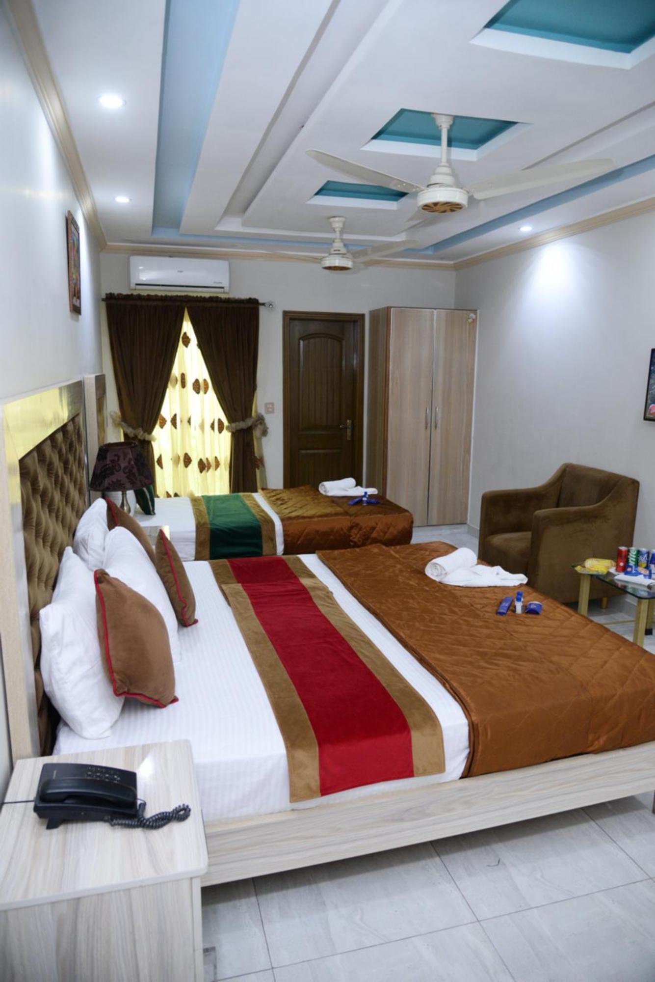 Hotel Deluxe Λαχόρη Εξωτερικό φωτογραφία